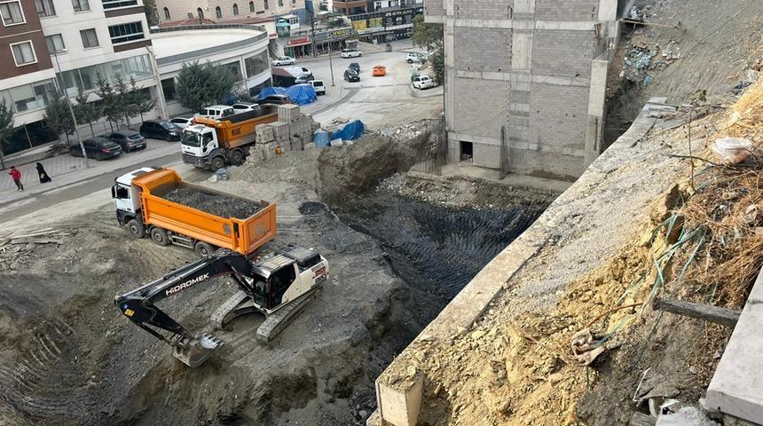 Ankara’da inşaat kazısında toprak kaydı, yanındaki 17 katlı bina tahliye edildi