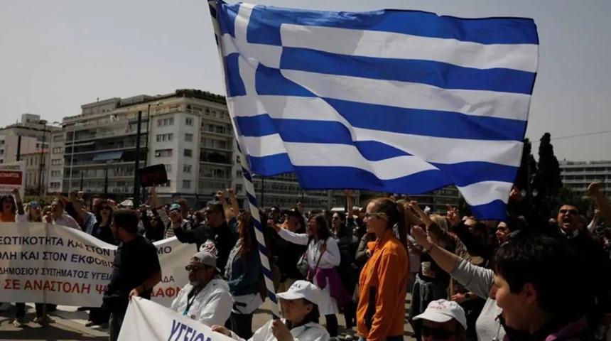 Protesto ve grevlere rağmen onaylandı, Yunanistan'da mesai 13 saate yükseldi