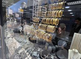 Altın rekor kırınca gümüş de takı ve yatırım aracı oldu! "Altına erişemeyen gümüşe, gümüşe yetişemeyen platine yöneliyor"