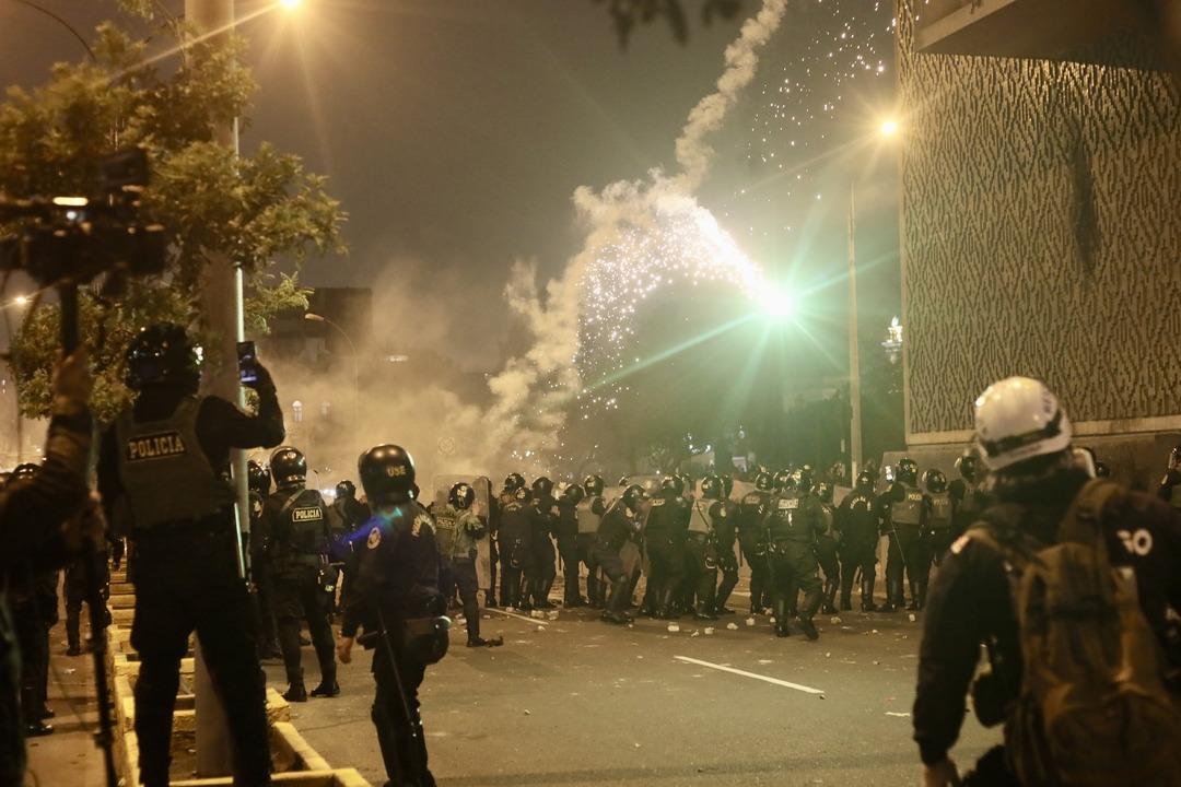 Peru da hükümet karşıtı protestolarda 1 kişi öldü, 102 kişi yaralandı 1