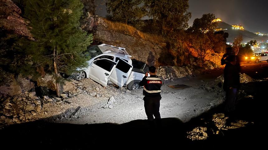 Kaza yapan pikapta sıkışan sürücü UMKE personelince kurtarıldı