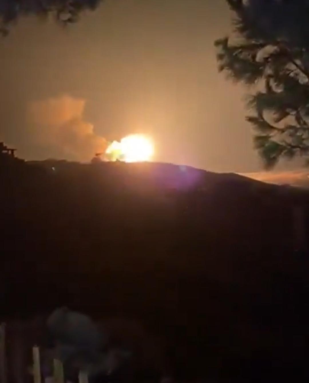 İsrail den Lübnan a ağır bombardıman! Çok sayıda bölge hedef alındı: Şiddetli patlamalar yaşandı 5
