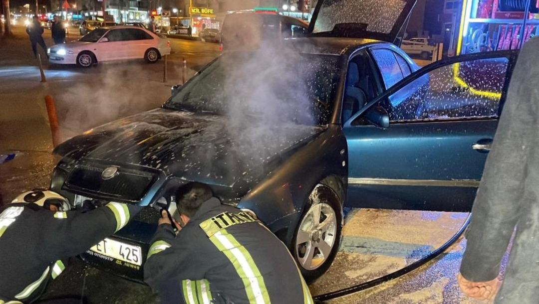 Karaman’da seyir halindeki otomobil alev alarak yandı 1