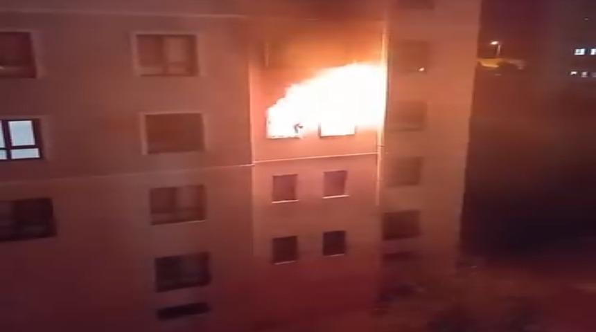 Apartmanda yangın faciası: 1 ölü, 14 kişi dumandan etkilendi