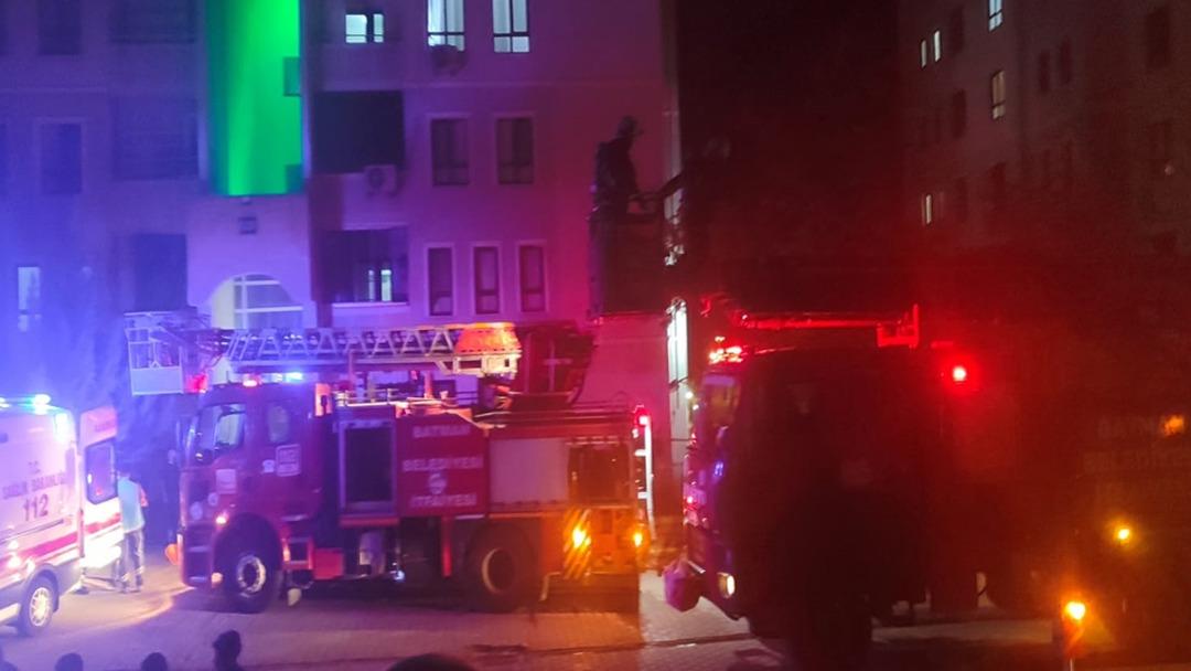 Apartmanda yangın faciası: 1 ölü, 14 kişi dumandan etkilendi 1