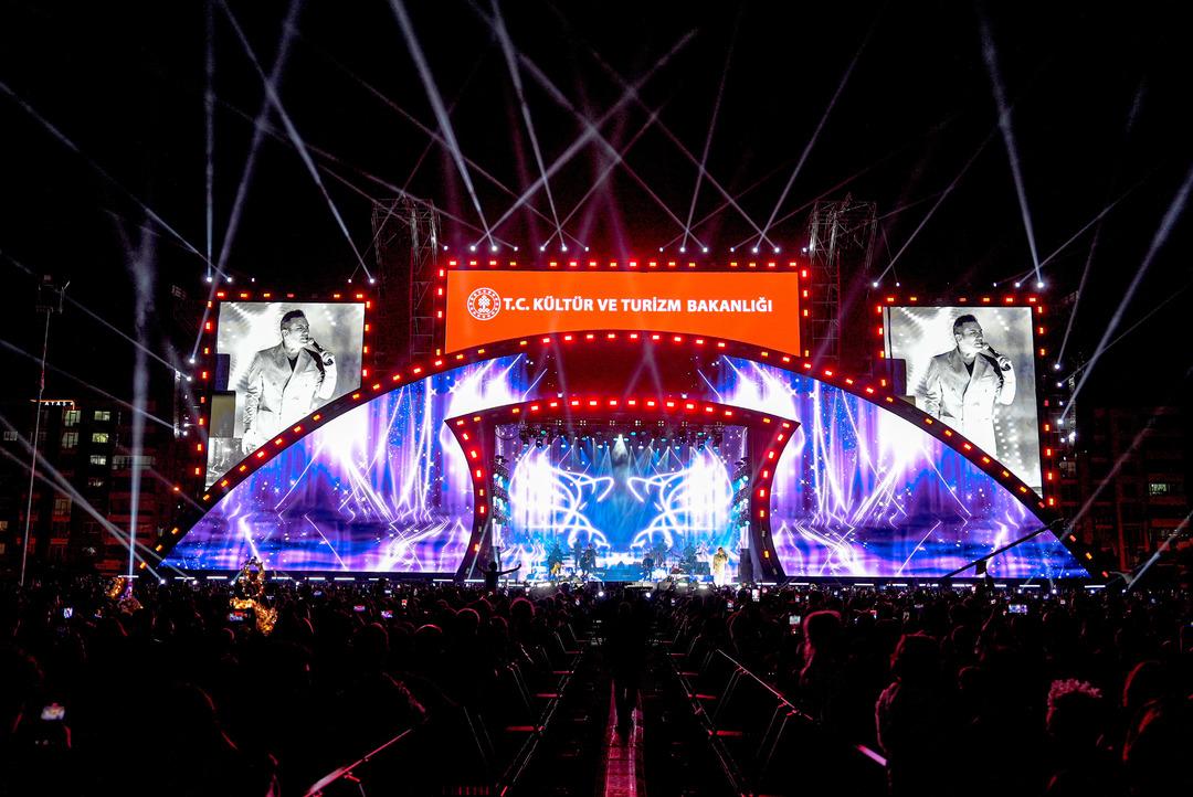 Yer: Diyarbakır! Binlerce kişi akın etti, oteller doldu taştı!  1