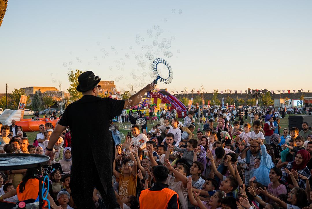 Yer: Diyarbakır! Binlerce kişi akın etti, oteller doldu taştı!  2