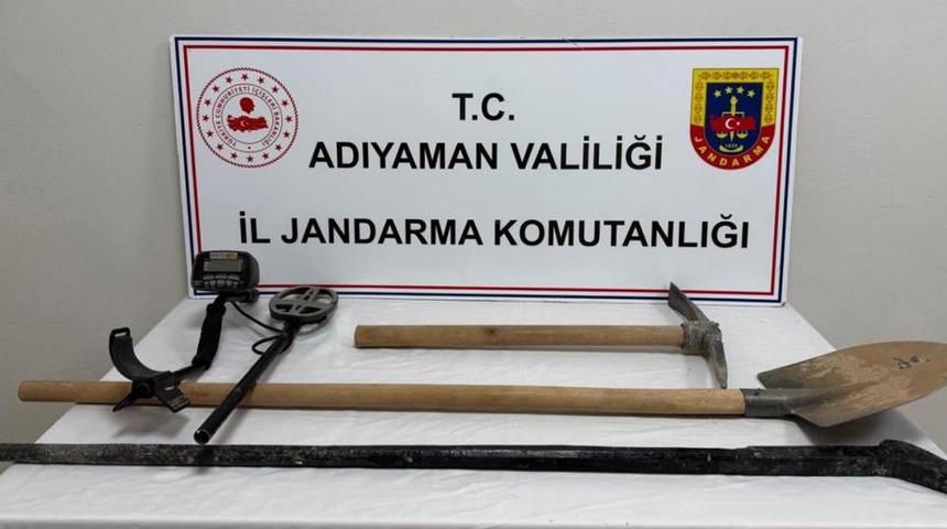 Define arayan şahıslar jandarmaya yakalandı