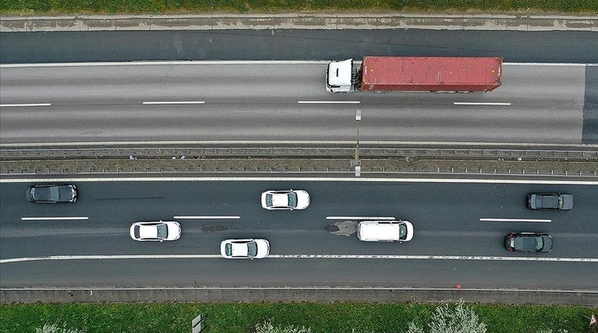 Binlerce levha söküldü, yüzlerce noktada hız limitleri değişti! O yollarda sadeleşme dikkat çekti