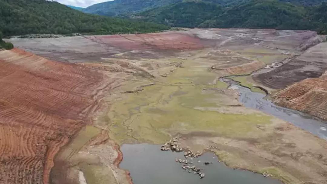 Bursa nın suyu tamamen bitti! 3 milyon 200 bin kişi susuz kaldı, baraj doluluk oranı %0 1