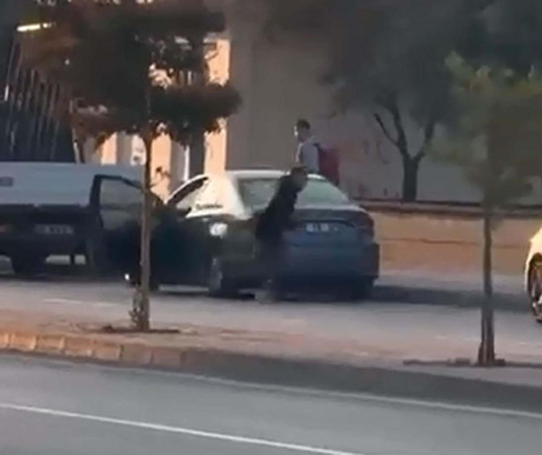 Denizli de okul müdürüne çocuklarının gözü önünde silahlı saldırı! Kan donduran anlar kamerada 4