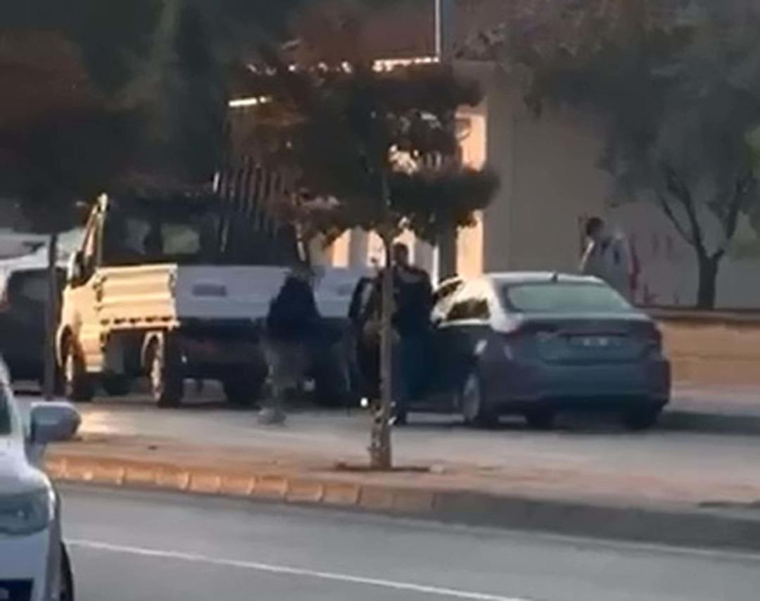 Denizli de okul müdürüne çocuklarının gözü önünde silahlı saldırı! Kan donduran anlar kamerada 3