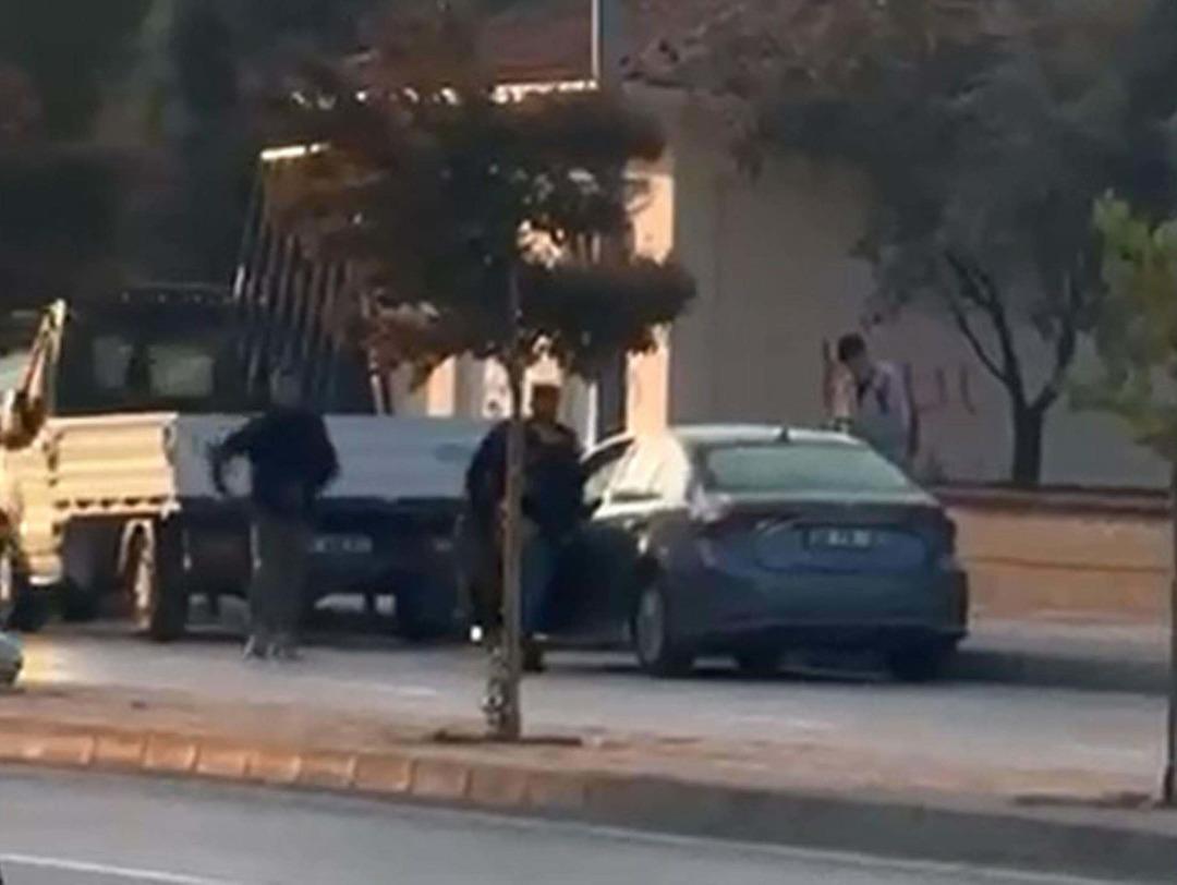 Denizli de okul müdürüne çocuklarının gözü önünde silahlı saldırı! Kan donduran anlar kamerada 1