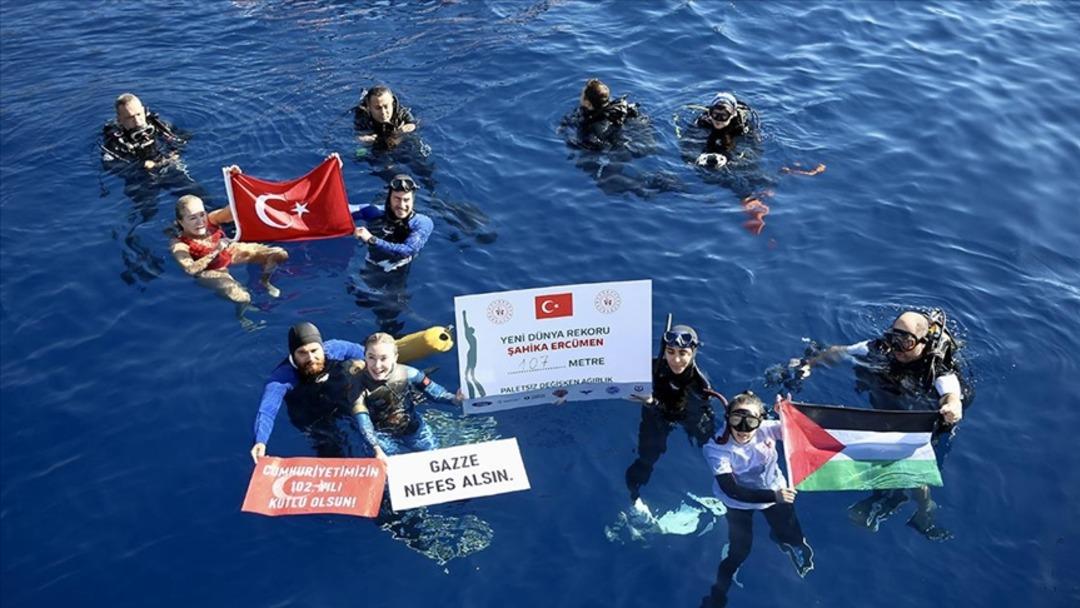 Şahika Ercümen den Cumhuriyet in 102 nci yılı ve Gazze için yeni dünya rekoru 1