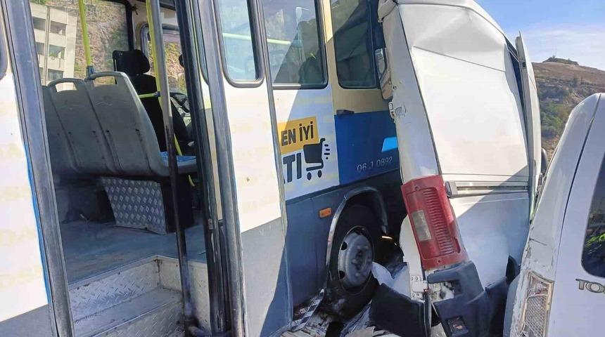 Ankara'da zincirleme kazada 6 araç birbirine girdi: 6 yaralı