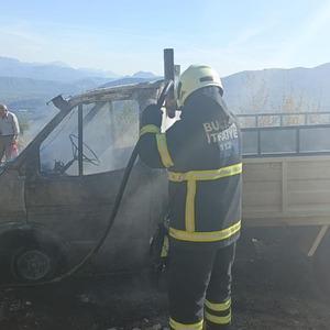 Burdur'da yanan kamyonet kullanılmaz hale geldi