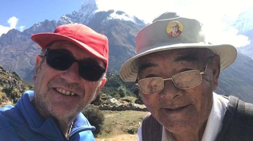 Everest'in zirvesine çıkan ilk ekibin son üyesi öldü