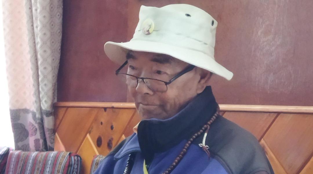 Everest in zirvesine çıkan ilk ekibin son üyesi öldü 2