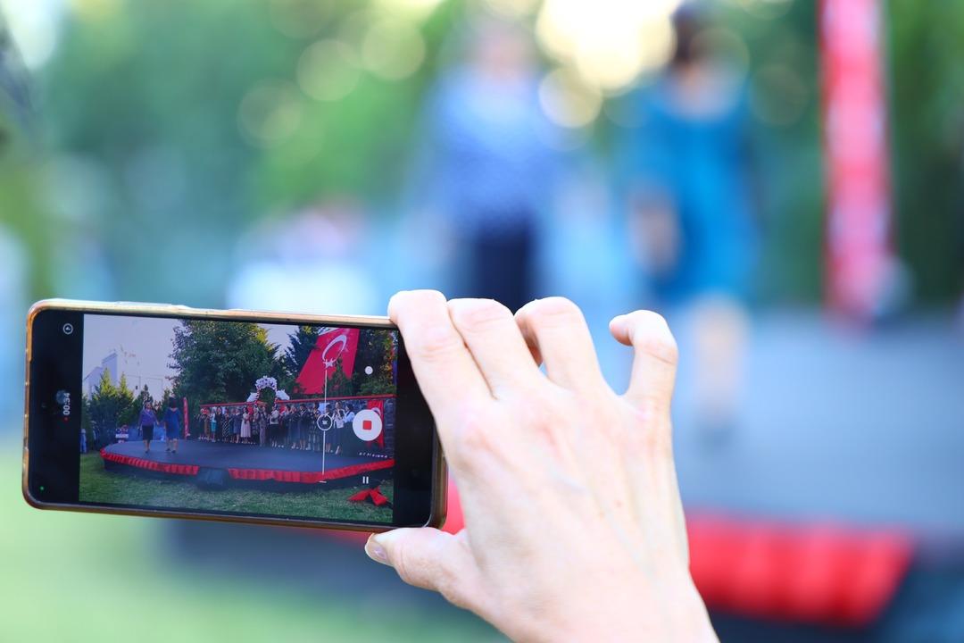 Elazığ Hipodromu nda Cumhuriyet defilesi! 70’ini aşan kadınlar Cumhuriyet zerafetini yansıttılar: "Atatürk ün bize açtığı yolda gidiyoruz" 27