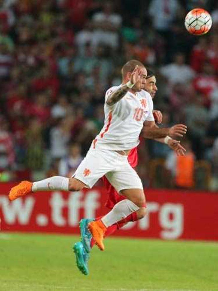 FLAŞ! G.Saray‘da Sneijder depremi! G3