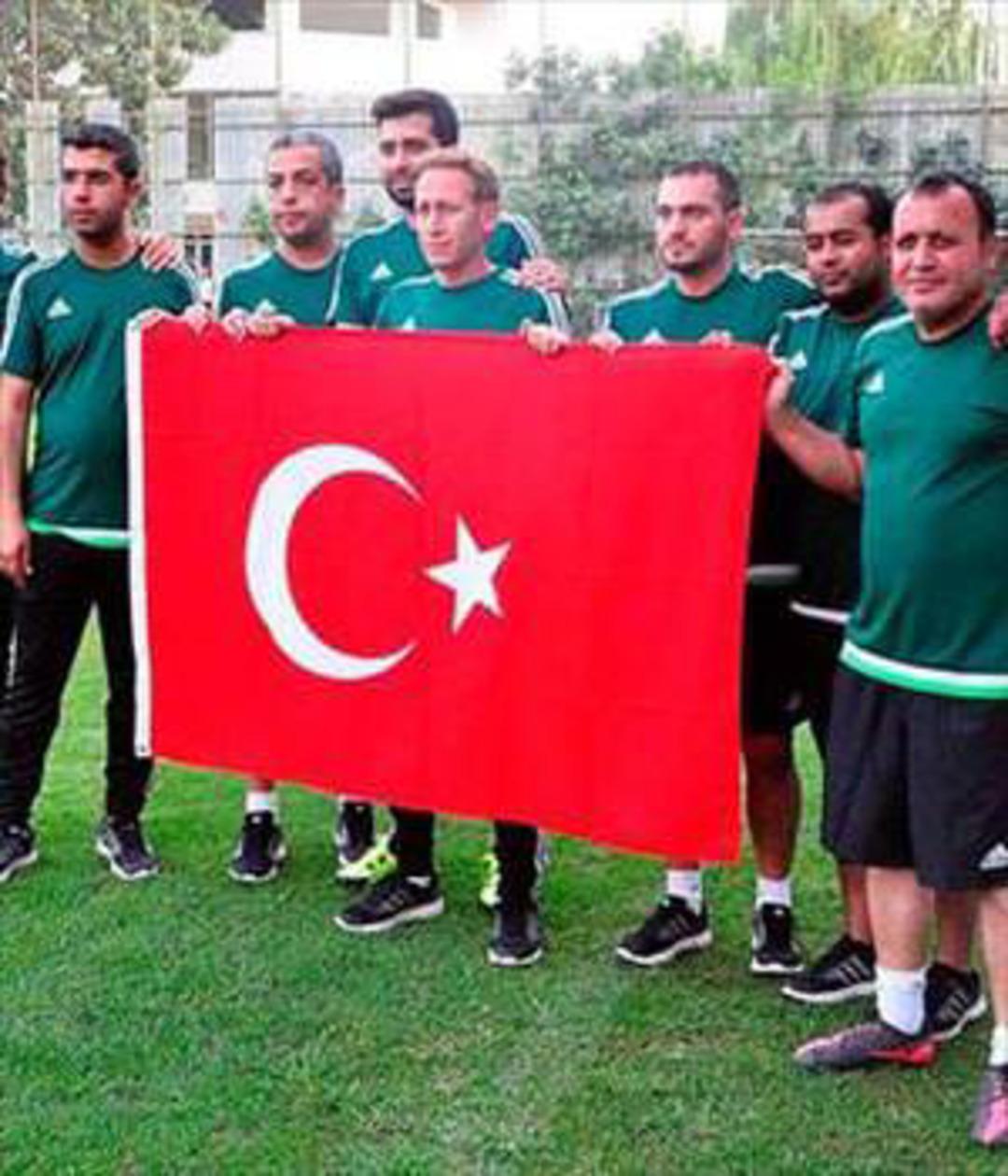 Futbol d&uuml;nyası 'Şehitlerimiz' i&ccedil;in yasta