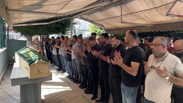 Hatay’da menfezde cesetleri bulunan 2 arkadaş toprağa verildi