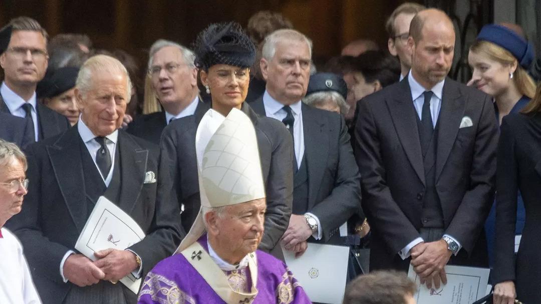 Kralı Charles ile görüşen Prens Andrew, kraliyet unvanlarından vazgeçti! Epstein iddiaları ve skandallarla gündeme gelmişti 3