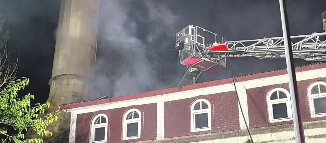 Erzurum da korkutan camii yangını! Ekipler müdahale etti 2