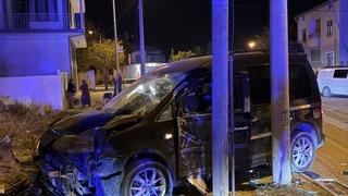 Kaza yaparak savrulan motosiklet yayalara çarptı: 5 yaralı