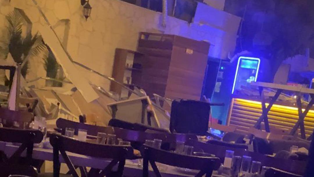 İzmir’deki eğlence merkezinde dehşet anları! Tavan çöktü: Yaralılar var… 1