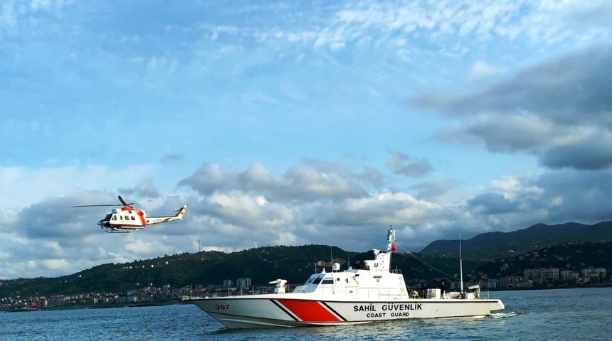 Trabzon'da denizde kaybolan balıkçıyı arama çalışmaları sürüyor