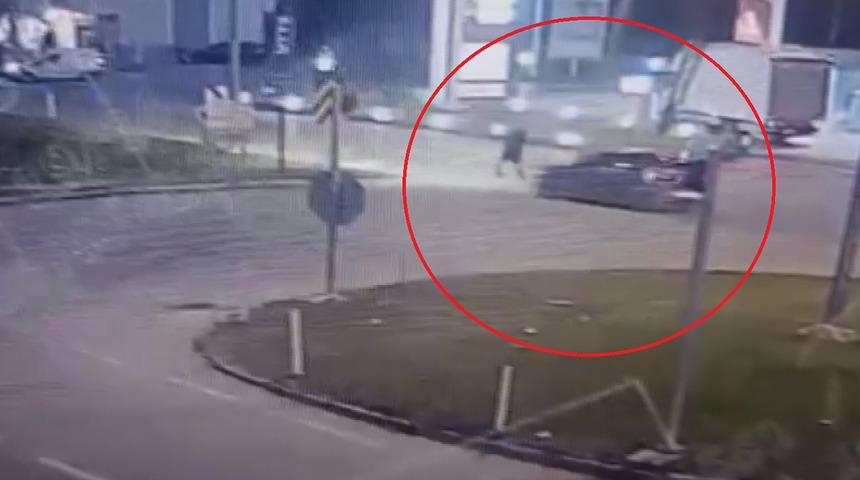 Yolun karşısına geçerken otomobilin çarptığı yaya öldü