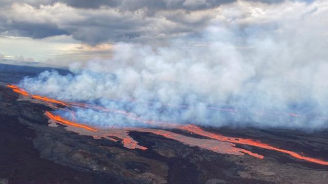 Yer Hawaii... Kilauea yanardağı 35’inci kez patladı: Lavlar 400 metreye yükseldi!