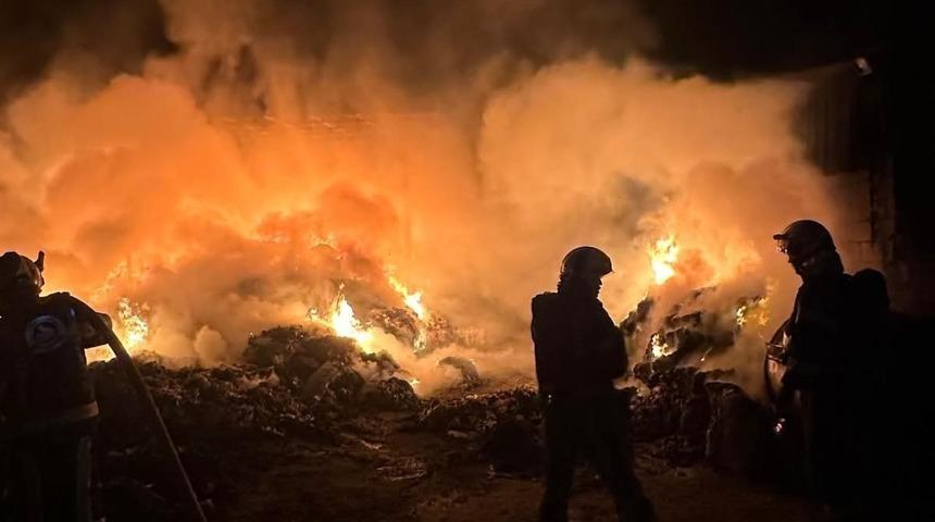 Denizli’de bir iş yeri alev alev yandı