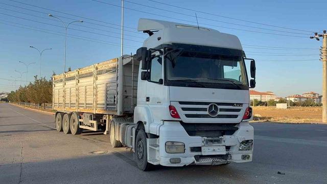 Aksaray’da otomobil ile tır çarpıştı: 1 yaralı 2