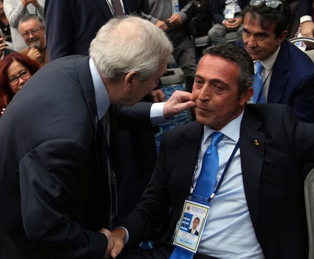 Fenerbahçe eski başkanları arasındaki diyalog dikkat çekti! Aziz Yıldırım Ali Koç un yanağından makas aldı: "Beni unut" 1