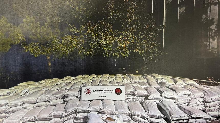 Ankara'da 12 ton 900 kilogram kaçak tütün ve 15 milyon 640 bin makaron ele geçirildi