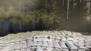 Ankara'da 12 ton 900 kilogram kaçak tütün ve 15 milyon 640 bin makaron ele geçirildi