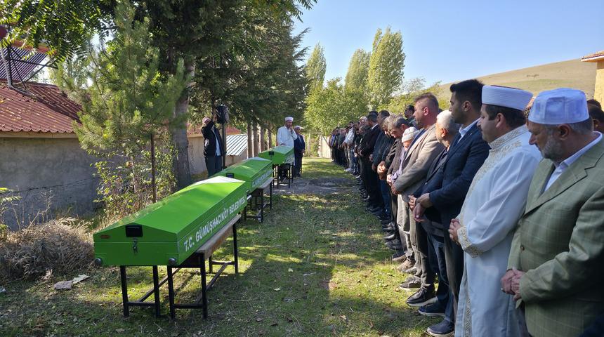 Trafik kazasında hayatını kaybetmişlerdi! 3 kardeş ve enişteleri son yolculuğuna uğurlandı