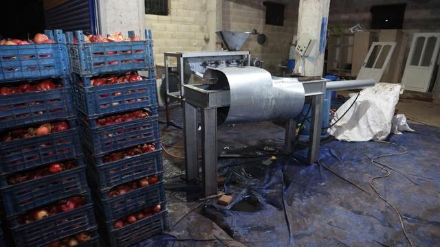 Kilis'te hijyen kurallarına uymayan nar ekşisi imalathanesi kapatıldı