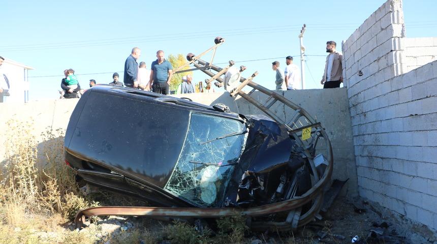 Düğün yolunda feci kaza! Aynı aileden 6 kişi yaralandı
