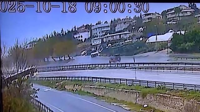 E-5'te korkunç kaza! İETT otobüsü yoldan çıkıp kaza yaptı