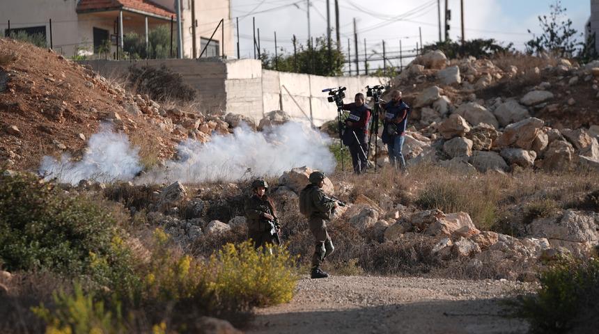 İsrail askerleri zeytin toplayan Filistinli çiftçilere ateş açtı