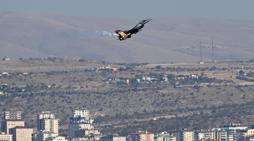 SOLOTÜRK Kayseri'de gösteri uçuşu yaptı