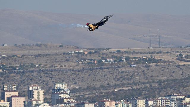 SOLOTÜRK Kayseri'de gösteri uçuşu yaptı