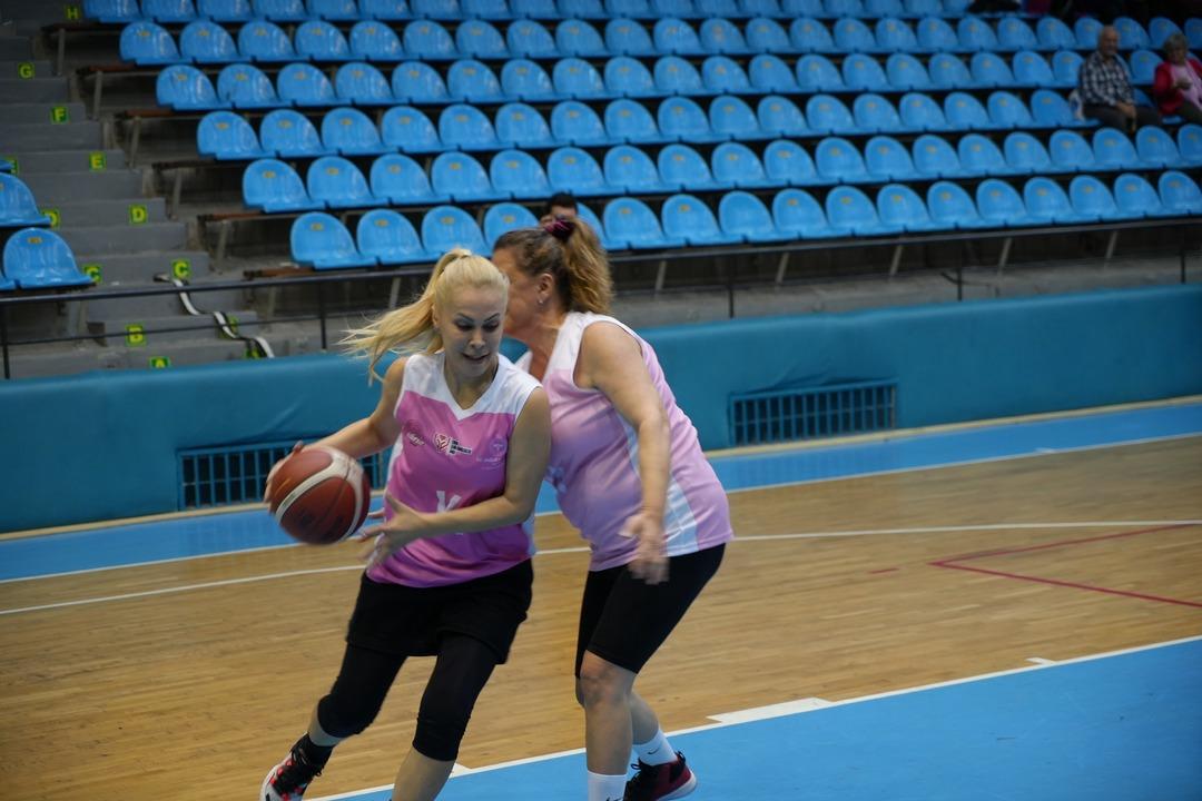 Pembe formalarla sahaya &ccedil;ıktılar: &ldquo;Spora ne kadar yakınsak, kansere o kadar uzağız" 1