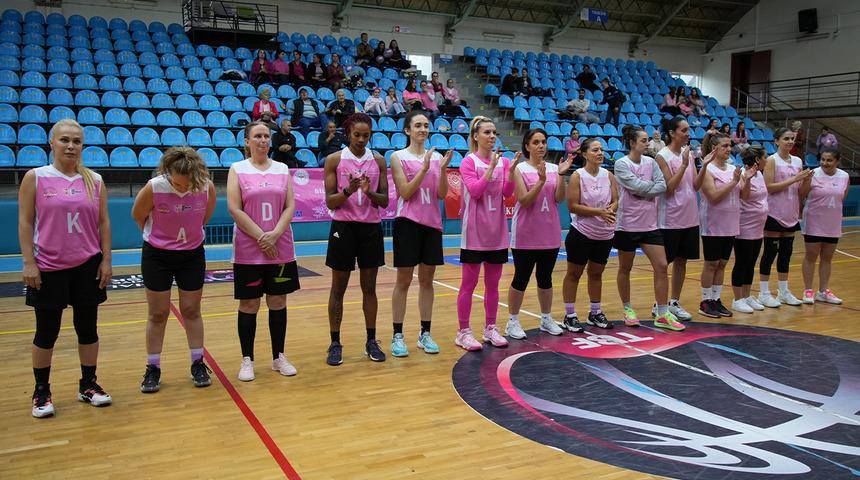 Pembe formalarla sahaya &ccedil;ıktılar: &ldquo;Spora ne kadar yakınsak, kansere o kadar uzağız"