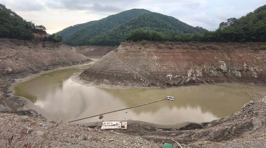 İzmir’de Balçova Barajı da kurudu