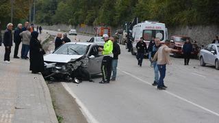 Kastamonu'da iki otomobilin çarpıştığı kazada 4 kişi yaralandı
