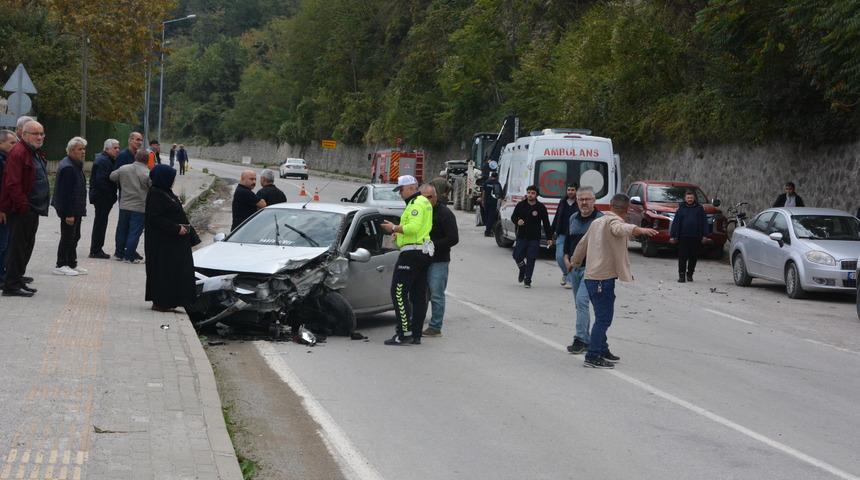 Kastamonu'da feci kaza! İki otomobil çarpıştı: 4 kişi yaralandı